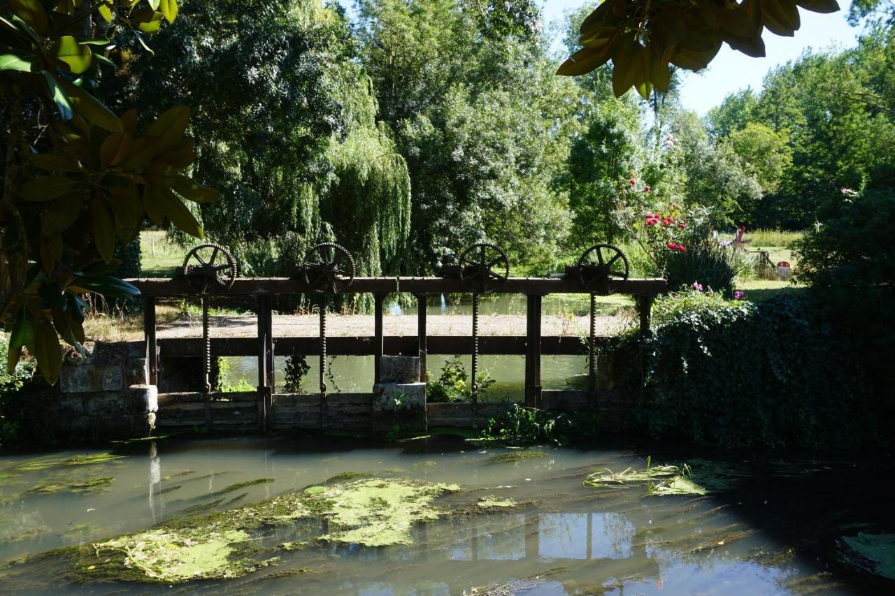 Le Moulin De Moquesouris - Chambres D'Hotes Et Table D'Hote Nazelles-Negron Dış mekan fotoğraf